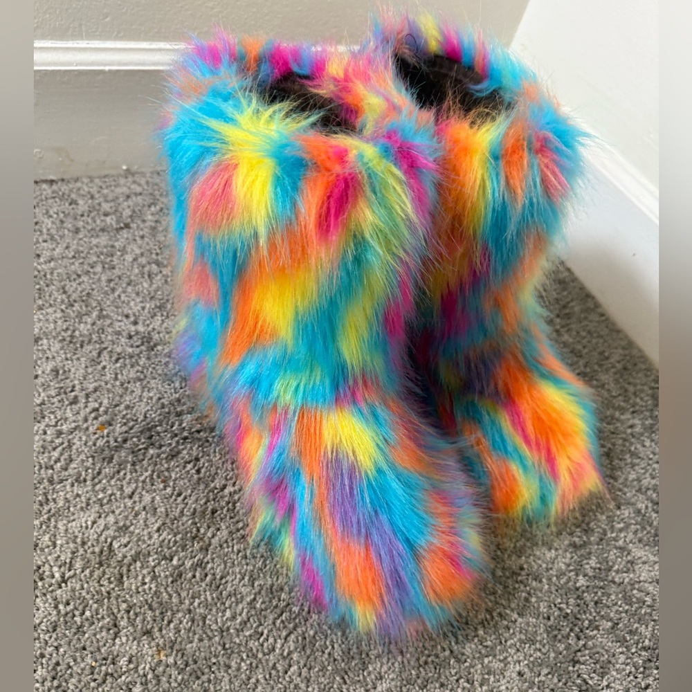 Rainbow Faux Fur Fluffy Boots, Woman’s size 11
